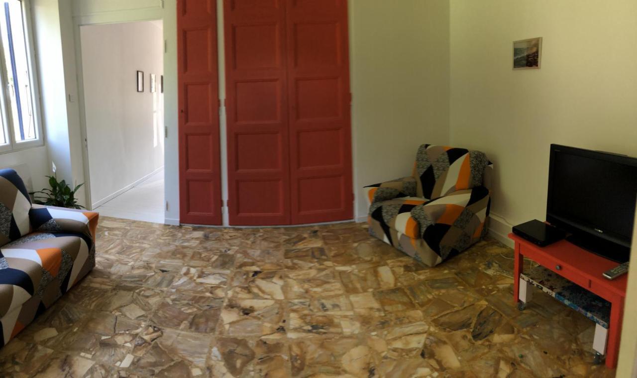 Chambres Individuelles Avec Partie Commune Ou Logement Entier Si Disponible Via Rhona Vulbens Buitenkant foto